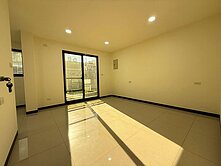 武漢國中 龍興國小邊間 雙車位透天 有孝親房