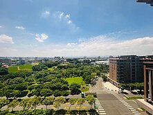 A17國際高鐵捷運雙車高樓景觀