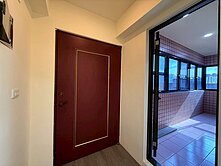 四維公園旁裝潢三房車