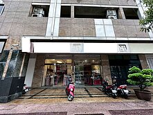 高雄前金中正大面寬商業雙店面