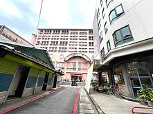 羅東夜市旁5套房1樓公寓~台灣房屋婕如~小豬