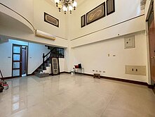 鳳頂商圈稀有氣派挑高透天雙車墅