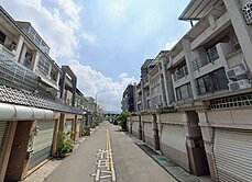 大里立新震後車庫臨路透天