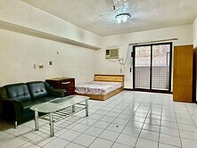 超值~近火車站大套房有陽台~衛浴開窗希爾頓大樓