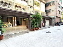 文化中心華廈一樓/面寬7.85米/車庫可停雙車