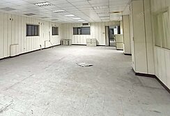 新北大面寬RC廠房*可租33.8萬.使用約550坪