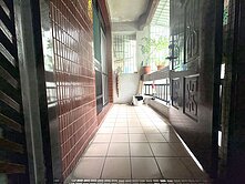 育英護校~公寓三樓 陽台進出