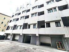 臨25米路全新雙車位電梯黃金店墅A