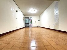 育英護校~公寓三樓 陽台進出