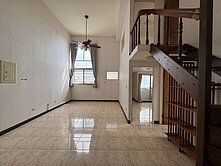 東區旁邊一點點｜4房上層車位｜比看到的更大間