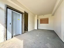 霧峰農會旁.5房.大面寬.電梯別墅