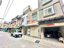 梓官精華市中心。大地坪*翻新四套房透天。專約