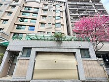 專任A8靜巷華廈稀有挑高夾層庭院戶雙車