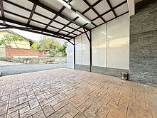 溪州｜輕屋齡邊間透天｜前院可停雙車