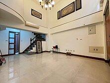 五甲鳯頂商圈稀有氣派挑高透天雙車墅	