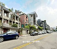 地:68.45坪💎七期朝南臨路墅.預留電梯位