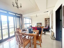 新東區門戶高樓景觀4房+車