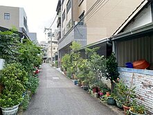 大里光榮國中‼️精華商圈雙向活路‼️大面寬方正平房