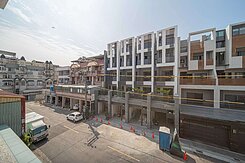 【仁雄商圈】綠能憑證電梯新穎雙車墅