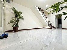 中信小胖✨降價~民俗公園旁活路透店~全新整理屋況讚