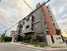 中壢區好市多別墅5房車(新裝潢)屋齡4年