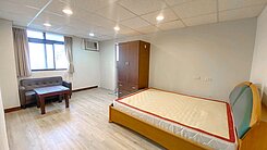 一中商圈電梯電梯8套房年收60萬單套不到200萬