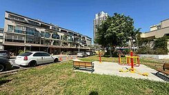 楠梓高大特區☆奕柏☆面公園臨路雙車美墅