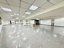 五期捷運｜優質企業商辦｜室內６４坪｜附坡平車位