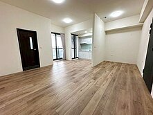 超少見！僅8戶單純小華廈｜2+1房2衛｜休旅車位