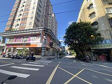 樹林國小旁文德街邊間一樓 使用約28坪可停車