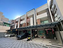 4年屋-裝潢美別墅.間間套房.大德國小.中港高中