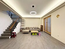 霄仁蛋黃區10年新屋大面寬可停雙車美別墅