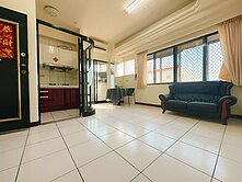 出售~東區中山商圈電梯採光3房，車位可租