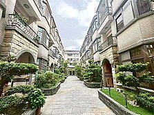 交流道麥當勞商圈 文化國小花園別墅