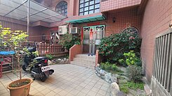 陽明商圈一樓庭園式樓中樓孝親房獨立車庫