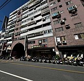 頭份正市區投資自用大套房有車位