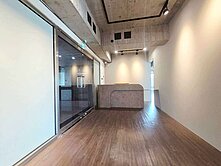 巨城辦公室~高樓層景觀戶~雙平車~可立案