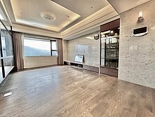 美河市稀有河景裝潢美麗四房坡平車優選