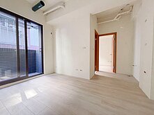 稀有次高樓一層兩戶中央新村全新有陽台美套房小資首選