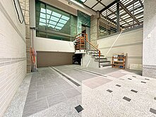 仁雄商圈｜臨路精美車墅｜寧靜住宅區｜慈惠公園