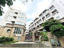 盧麗玲-近高科大★一卡皮箱入住★裝潢精緻雙車墅