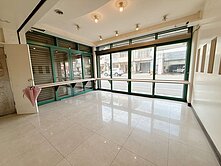 💢專~彰師大臨20米路、大面寬店面+11套房💢