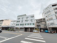 💢專~彰師大臨20米路、大面寬店面+11套房💢