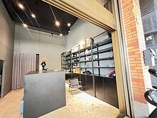 稀有超值》亞灣流行音樂中心輕軌超美邊間1+2樓店面