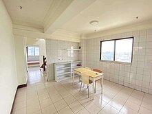 大社區~正中山路熱鬧商圈3面採光樓中樓四房#稀有