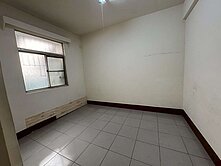 瑞隆商圈超大面寬一樓公寓需整理