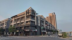 霞海重劃區稀有三角窗透天店面