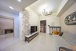 亞灣｜三發晶沙｜高樓溫馨美二房+車位