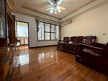 龍潭名人堂旁｜前院雙車位｜大地坪｜前後臨路透天