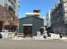 與興大為鄰臨路住二建地有水有電有鐵皮屋